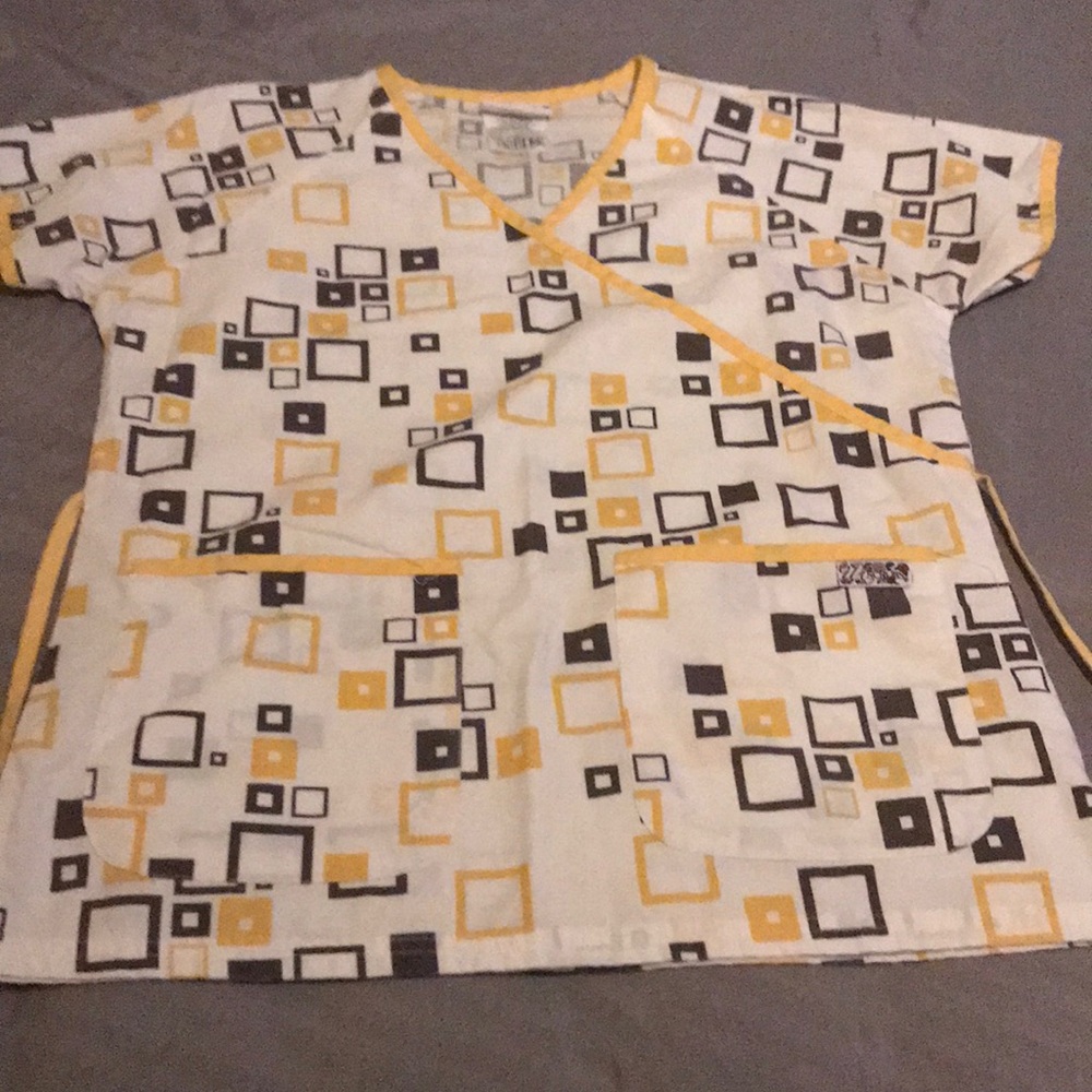 Uniform advantage small scrub top
